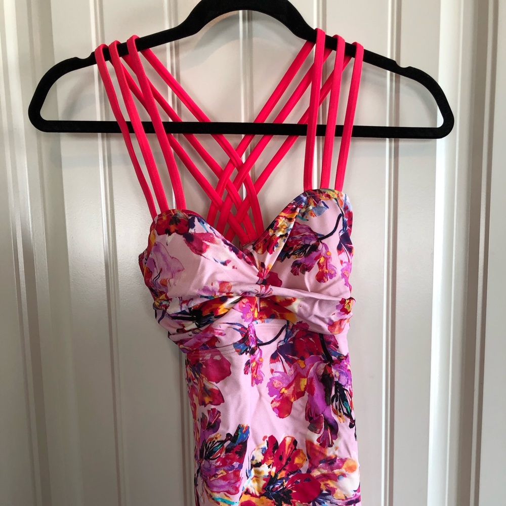 Floral tankini top